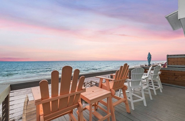Book Now for Fall Stays! Pet-Friendly Beachfront Condo! Gulf Views!