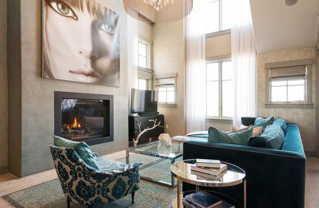 Book Your Winter Stay! Cottage with Ski-in/Ski-out Access and Private Hot Tub!