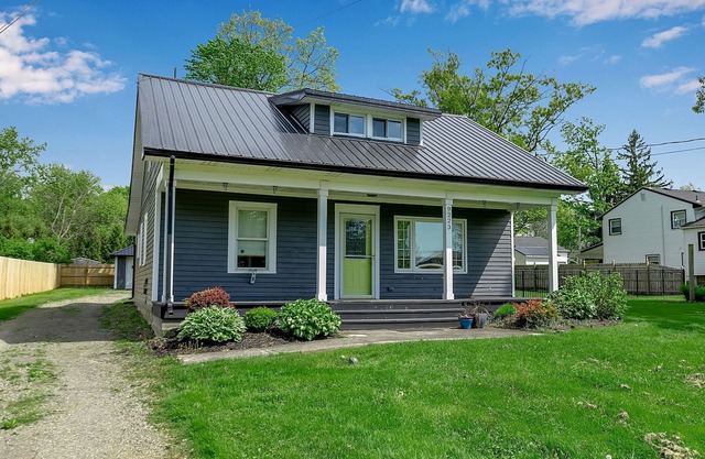 ~Booking Year-Round~ 4B 2.5 BATH Updated Grandview Bay Home