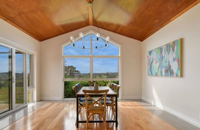 Borenore Retreat - Huge Family Home, Amazing Views