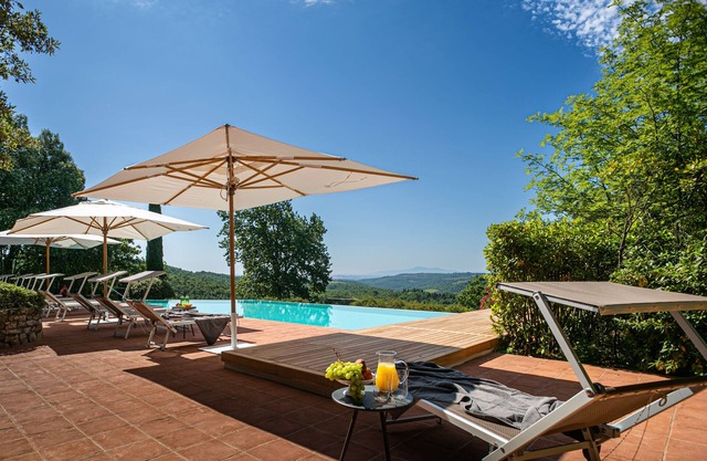 Borgo San Polino, villa with private pool