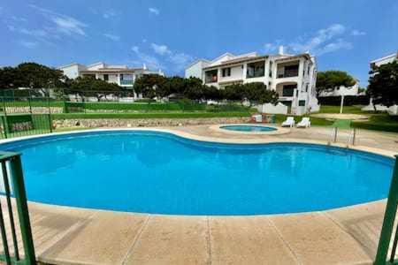 Bosch-Apartamento de 2 dormitorios y con piscina
