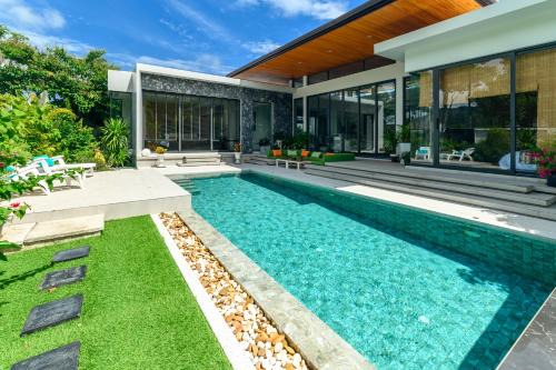Botanica Modern Loft by RESAVA