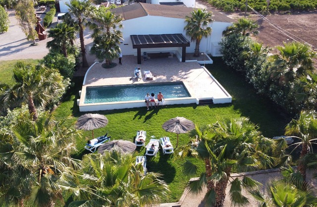 Botargo farmhouse. 9 bedrooms, 8 bathrooms, swimming pool, porch.