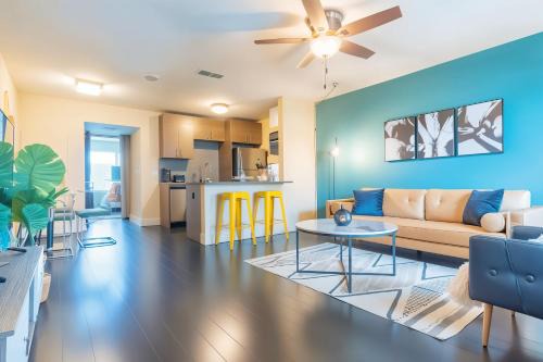 Boulevard Stays Modern King Stay Near Downtown Pool