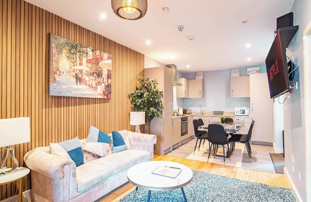 Boutique 2-Bed Apartment in Central Sheffield | Vibrant City Base + Netflix