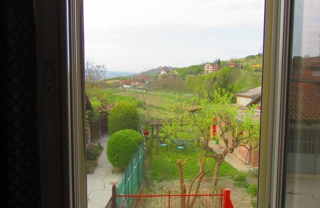 Boutique Apartment w Balcony in Roero wine area of Piedmont, near Asti and Alba.