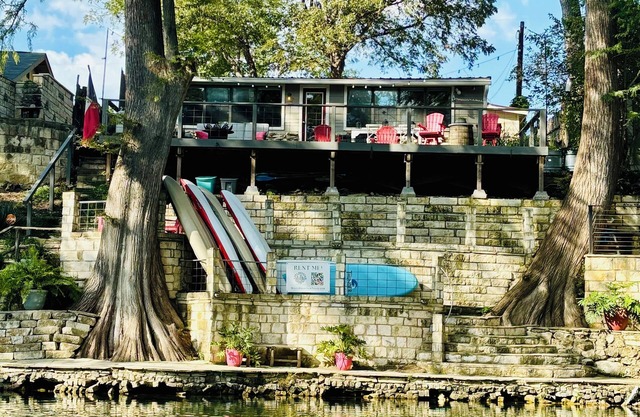 Boutique Cabin ON River- Enjoy FREE Paddleboards, Kayaks, Fishing Poles