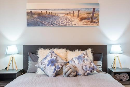 Boutique Double Room in Carramar - Close to Station & Shops - Shared Bathroom