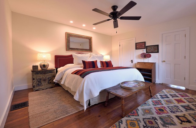 BOUTIQUE HOTEL - King deluxe Suite 1/2 mi. from Santa Fe Plaza
