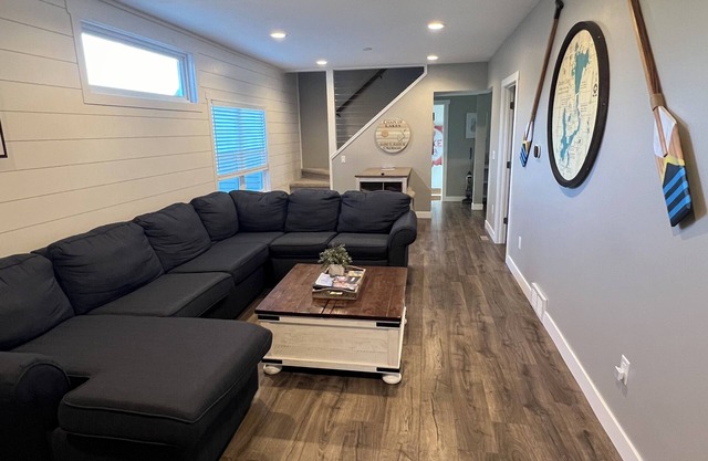 BPO Boathouse. 4 bed/2 bath completely updated home in the heart of AP/Okoboji!