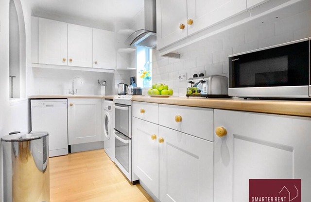 Bracknell - Spacious 1 Bedroom House