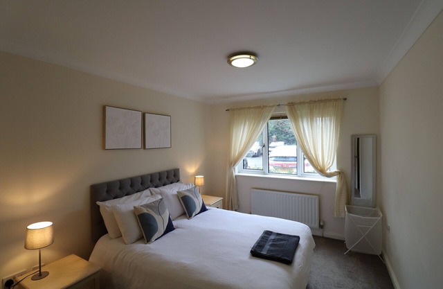Bracknell Spacious Two Bedroom Apartment