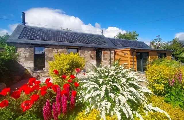 Braeside Cottage - Adorable 2 Bedroom Eco-Friendly Character Cottage