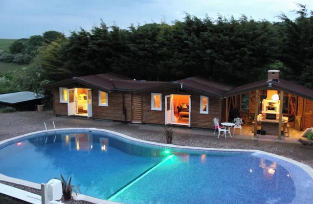 Brambles Pool Terrace Spa