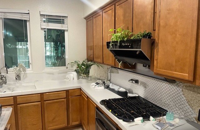 Brand clean townhouse in a townhouse community in the heart of silicon valley
