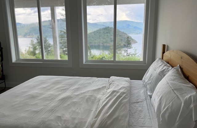 Brand new 2 Bedrooms/Lake Veiw