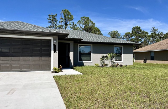 Brand new 3 bedrooms /2 bathrooms Home in Lehigh Acres, Fl. close to everything