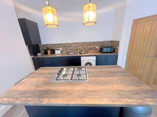 BRAND NEW 5-bedroom House - 25min to London