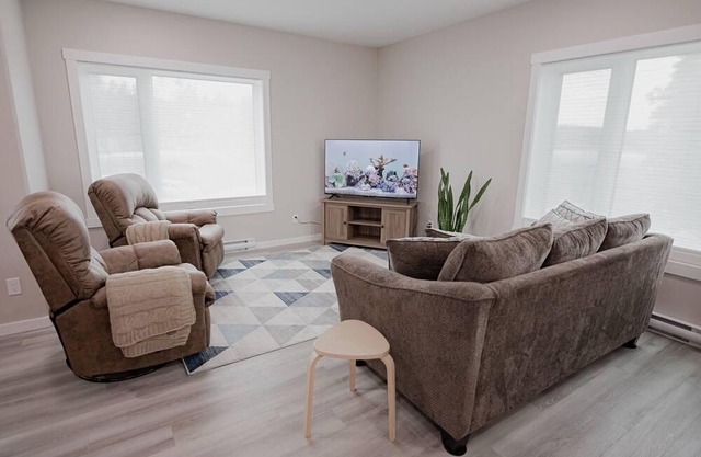 Brand New Bright, Spacious Corner Unit, 5 minutes from downtown.