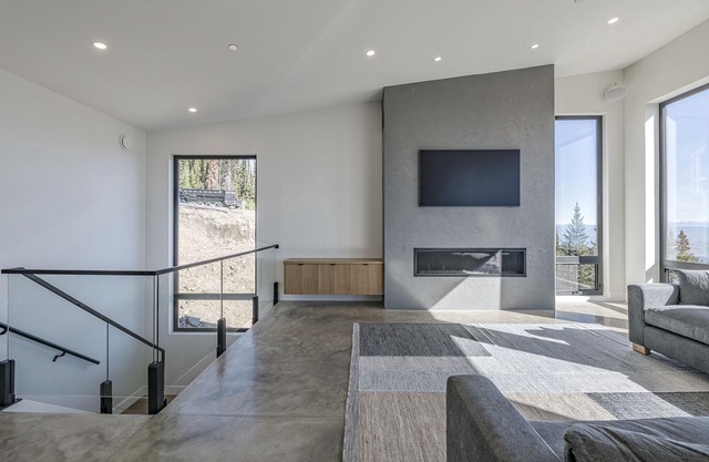Brand new home with king bed, double garage, media room and amazing views