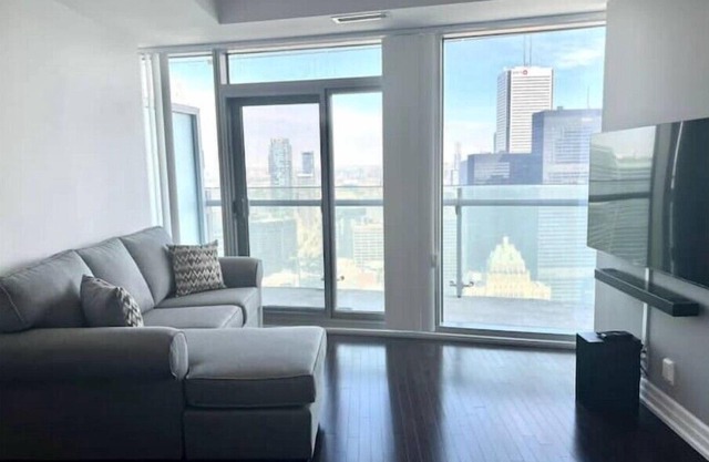 Brand New Condo Downtown Toronto beside CN Tower
