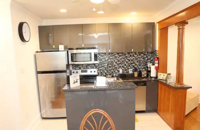 Brand New Cozy 2bdrm Great Location Free Parking