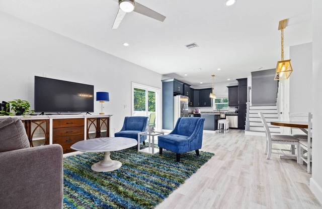 Brand-New Downtown Retreat – Firepit, Grill, Smart TVs & Walkable to Dining, Parks & Cottee River!