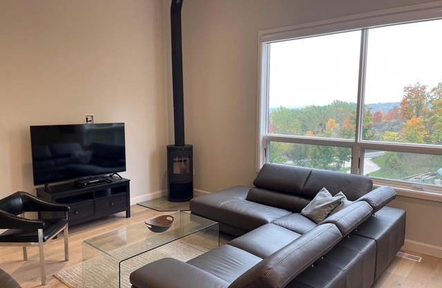 Brand New Exclusive Chalet with Spectacular Views and Hot Tub