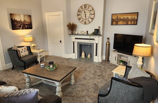 BRAND NEW Exquisite Apartment Great Location 3 MI From Downtown Cincinnati