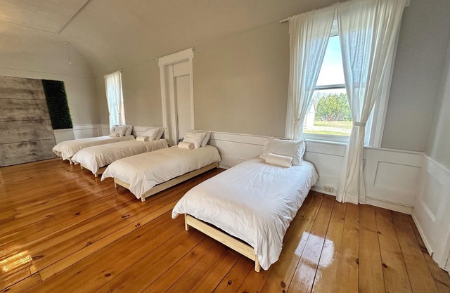 Brand New Listing! Perfect for groups - close to beaches, wineries, restaurants