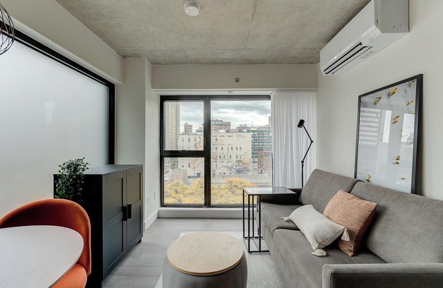 Brand New luxury apartment-3 1/2 For Rent-Downtown-fully furnished
