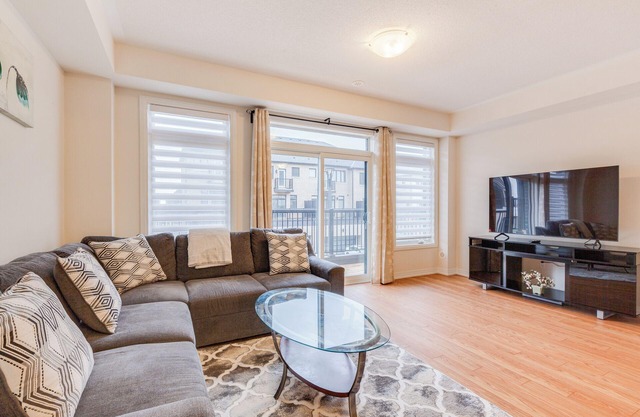 Brand new, Modern 4Bed+Office, 3storeys, Whole house, 4/5 parking in Pickering
