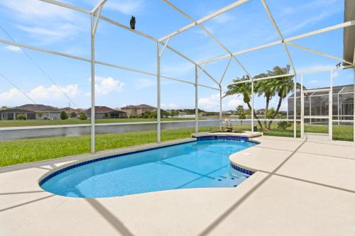 Brand "New" Oasis Smart TVs Pool Games 4 Beds