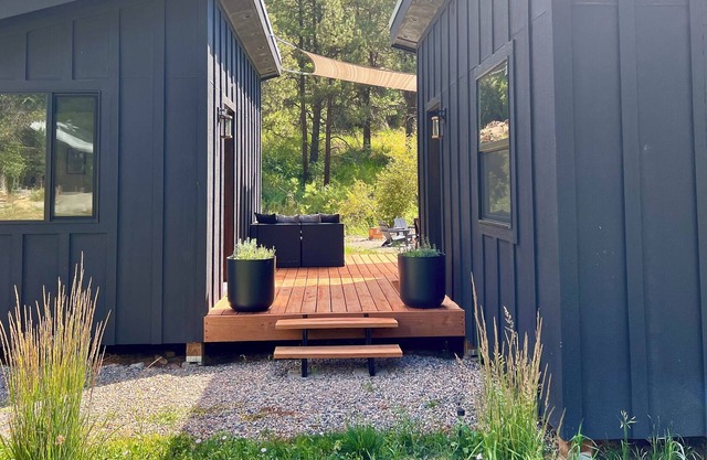 BRAND NEW OFF GRID CABINS ON THE CREEK!