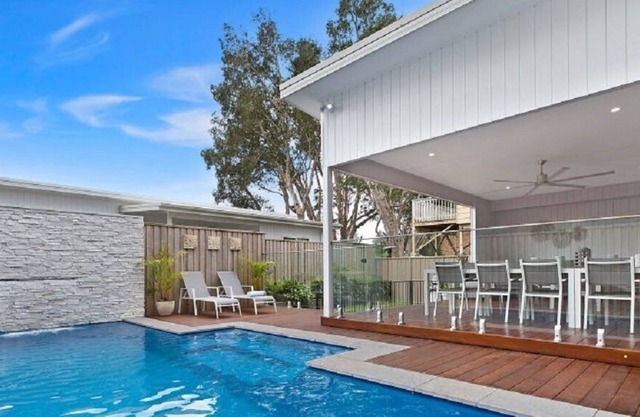 Brand New - Sleeps 12, walking distance to Wamberal Beach