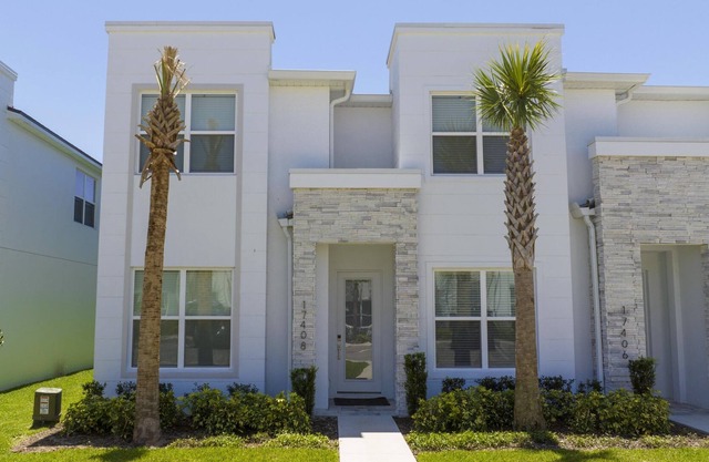 Brand new THome w/ Pool at Hidden Forest (HI17408)