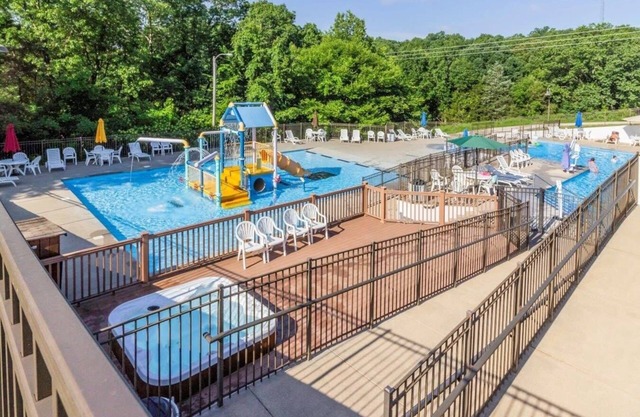 Branson Condo at Stonebridge Golf Resort with Pool and Wi-Fi close to Silver Dol