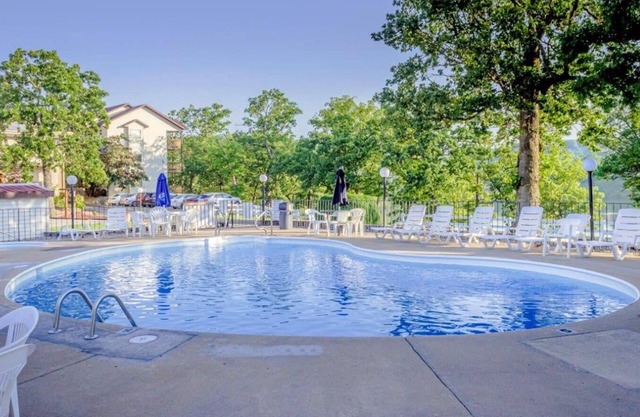 Branson Condo on Table Rock with Lake Views and Pool and WiFI near Silver Dollar