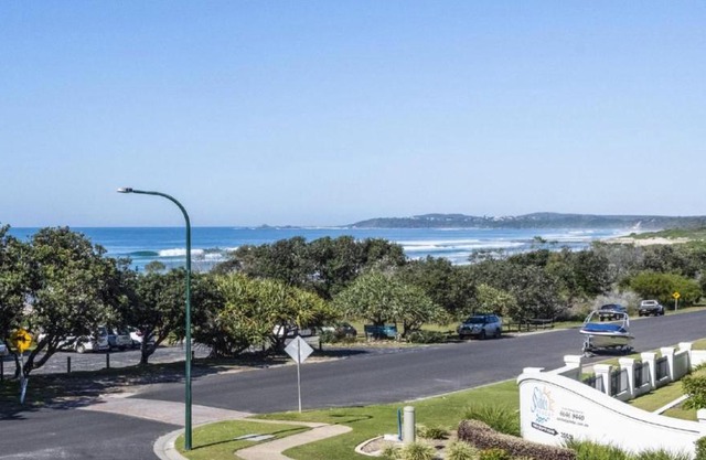 Breakers 2 - 7, 18 - 20 Pacific Parade