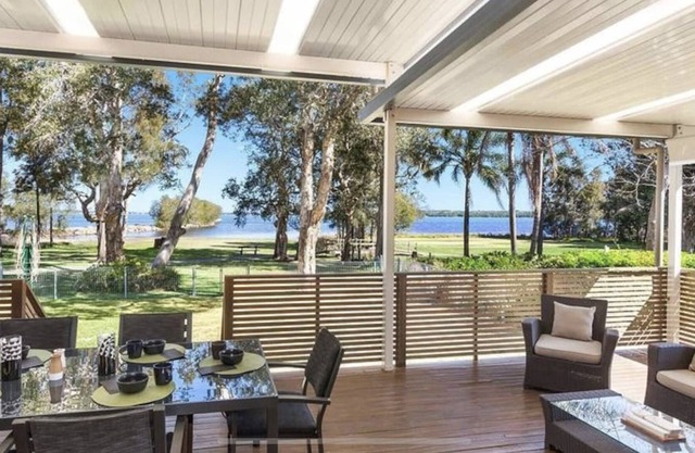 Breakwater House - 5 bedroom waterfront house with panoramic lake views.