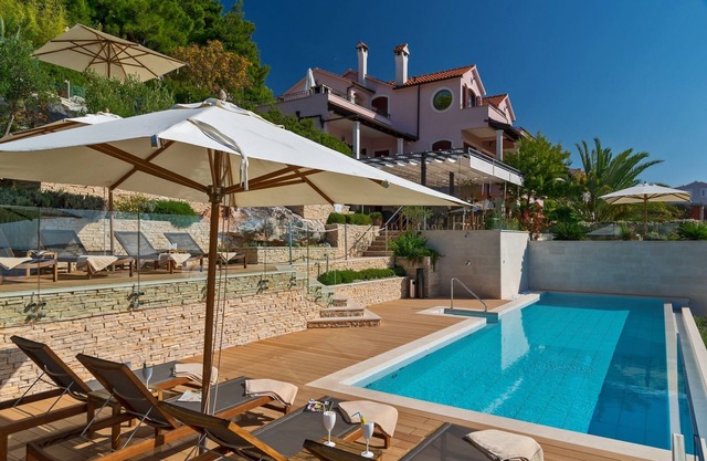Breathtaking Luxury Villa Pool Seaview Quiet area Walking Distance To Centre