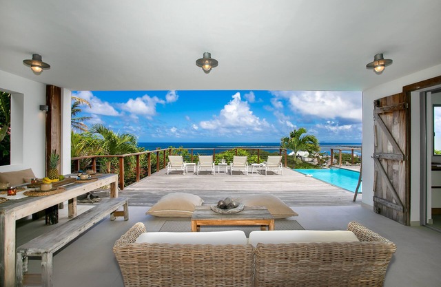 BREATHTAKING SEA VIEW FROM ORIENT BEACH TO PINEL ISLAND, 3 Bedrooms