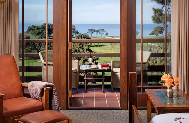 Breathtaking Suites with Cozy Fireplaces! 2 Relaxing Units, Pool, Pets Allowed!