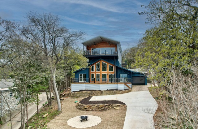 Breathtaking Views of Lake Texoma's beaches/Islands and Highport Marina.n