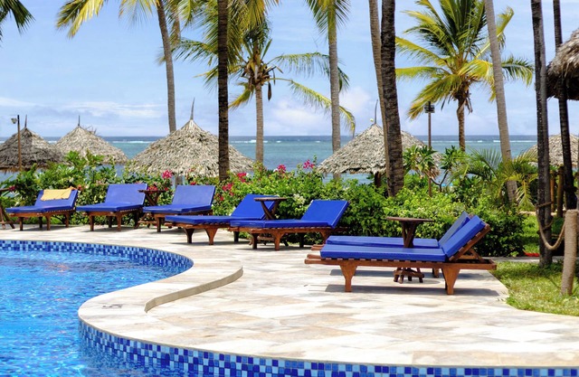 Breezes Beach Club & Spa – Half Board