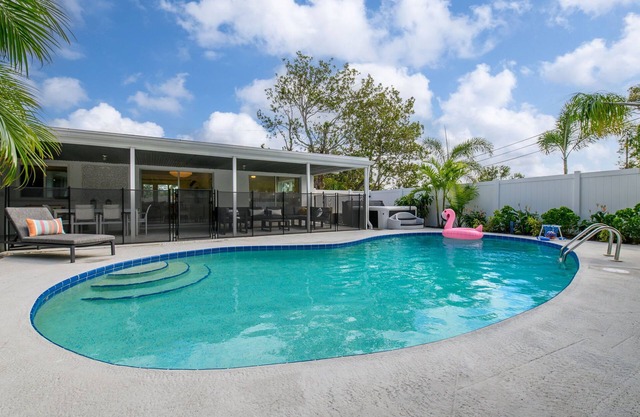Breezy Blue-Pool, Hot Tub, Minutes to Beach, Games