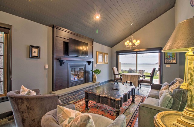 Breezy Point Escape w/Views, Dock & Fire Pit!