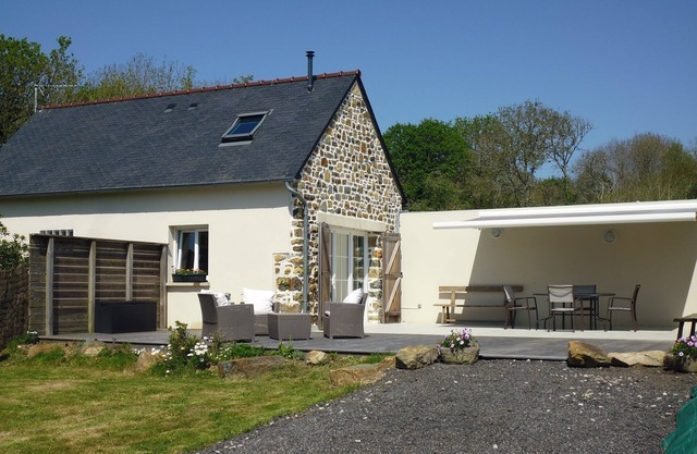Breton house: the quiet of the countryside less than 1 km from the beach of Morgat