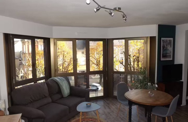 Briand : Beautiful bright apartment, near train station, ideal for couple